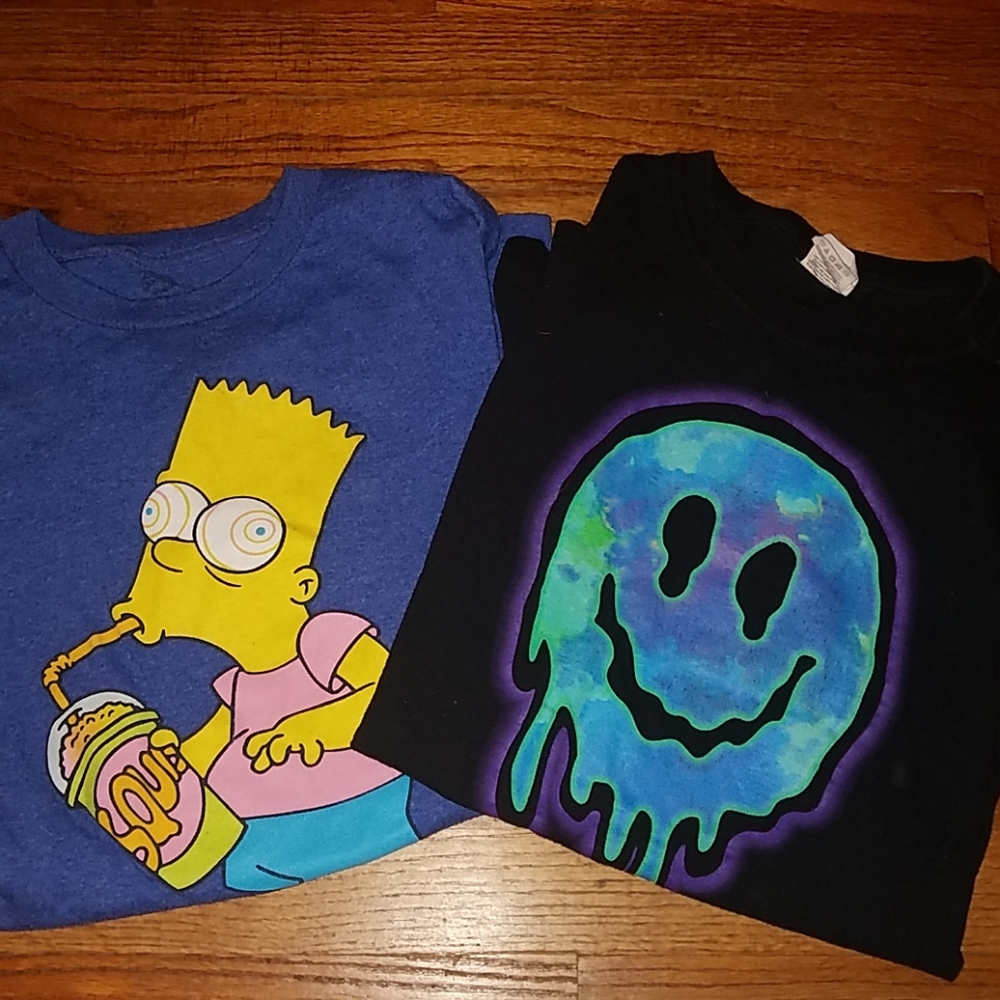 2 T-shirts